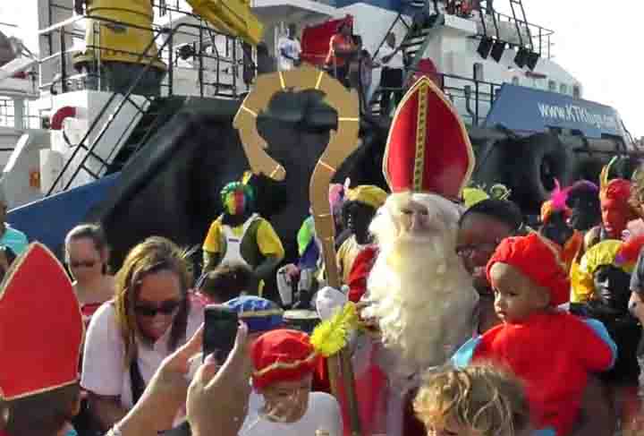 Sinterklaas wordt enthousiast welkom geheten op Curaçao