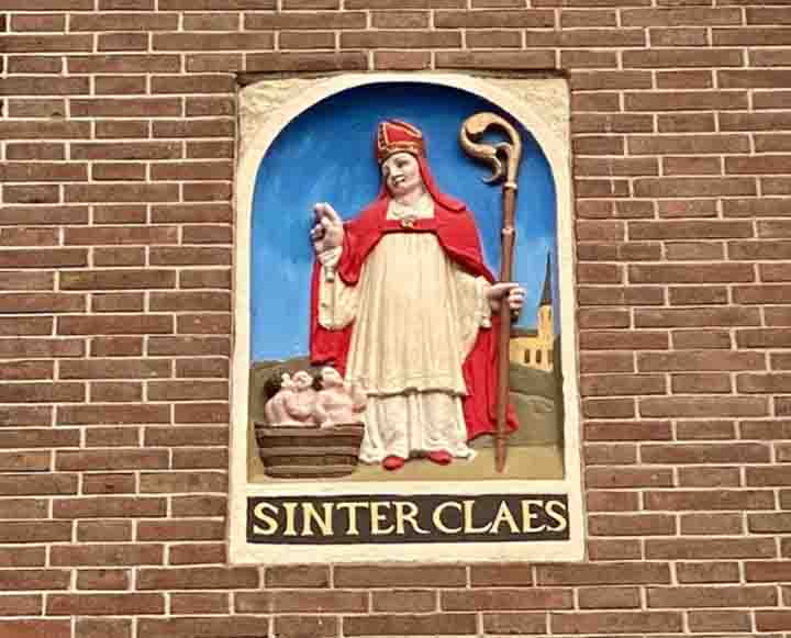 Sinterclaes gevelsteen in Amsterdam