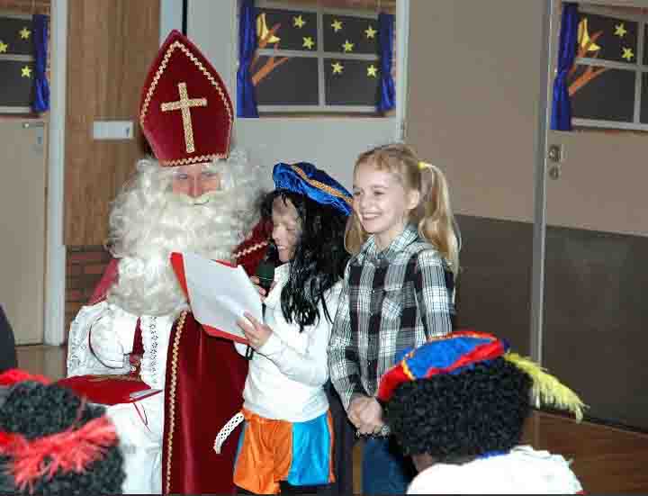 Sinterklaasgedichtje voorlezen in de klas