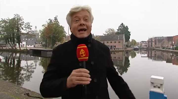 Reporter Jeroen Kramer in actie in het Sinterklaasjournaal