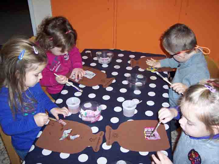 Knutselen in de klas voor Sinterklaas