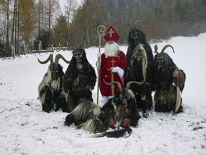 Nikolaus met zijn Krampussen